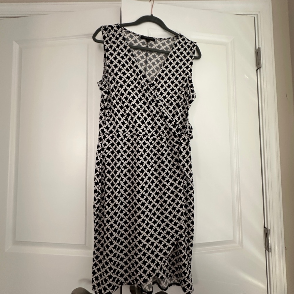 Banana Republic Black & White Sleeveless Wrap-Style Midi Dress